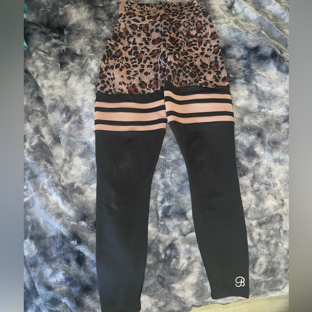 Lightly worn bombshell brown camo leggings small